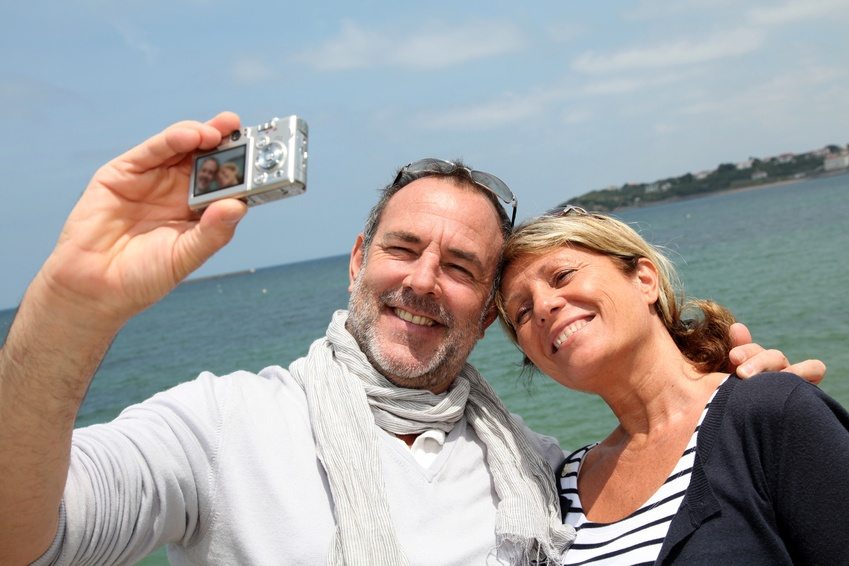 mature_tourist_couple